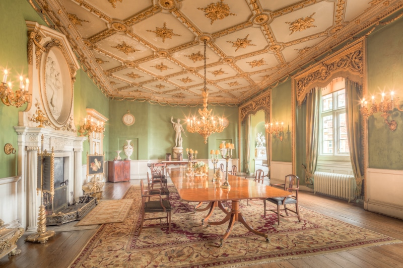 ornate, building, built structure, beautiful, chair, place, lighting equipment, historical, absence, room, chandelier, home interior, lavish, rooms, furniture