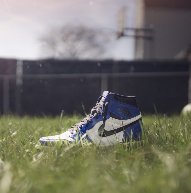depth of field, misfortune, sunlight, land, people, day, field, outdoors, focus, style, leaves, 4K, close-up, green color, wear, lying down, branding