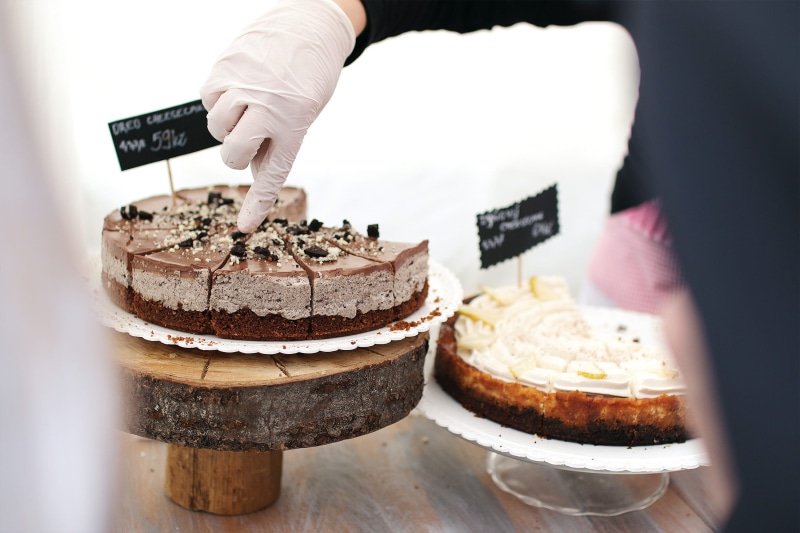 indulgence, freshness, human body part, snack, chef, sweet, food styling, occupation, dessert, city, one person, unhealthy eating, finger, hand, 2K, human hand