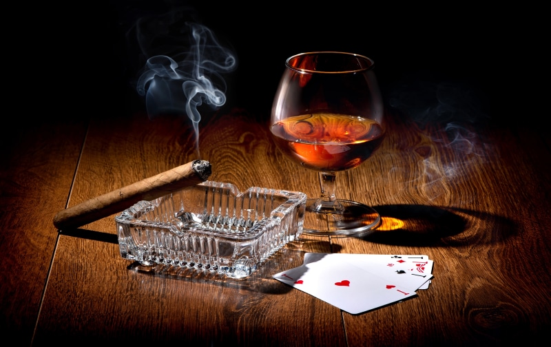 wood - material, 5K, card, wine, table, red wine, light, indoors, cigar, drinking glass, twilight, wineglass, aces, glass - material, no people, ashray