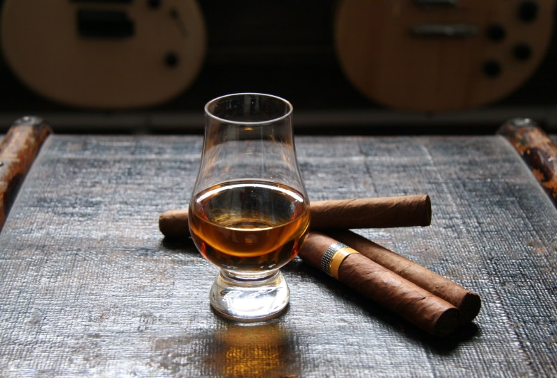 cigar, beer - alcohol, glass, indoors, 2K, food and drink, bottle, still life, table, craft beer, no people, household equipment, container, rustic, drinking glass