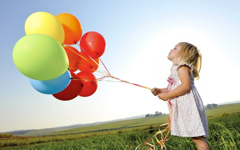 2K, freedom, hair, leisure activity, women, girl, white, field, fun, hairstyle, innocence, nature, outdoors, casual clothing, color, dress, balloon, colorful