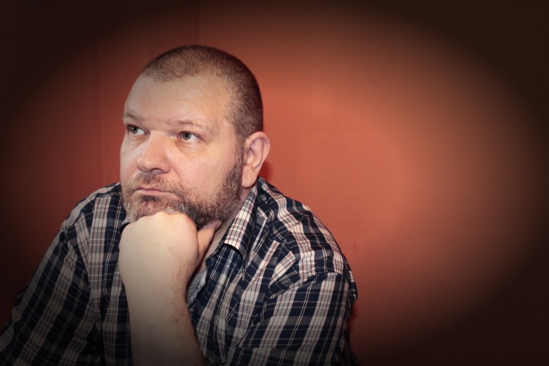 ponder, males, wall, man, one Person, think, human Face, beside, copy space, side view, plaid shirt, headshot, checked pattern, studio shot, person, portrait