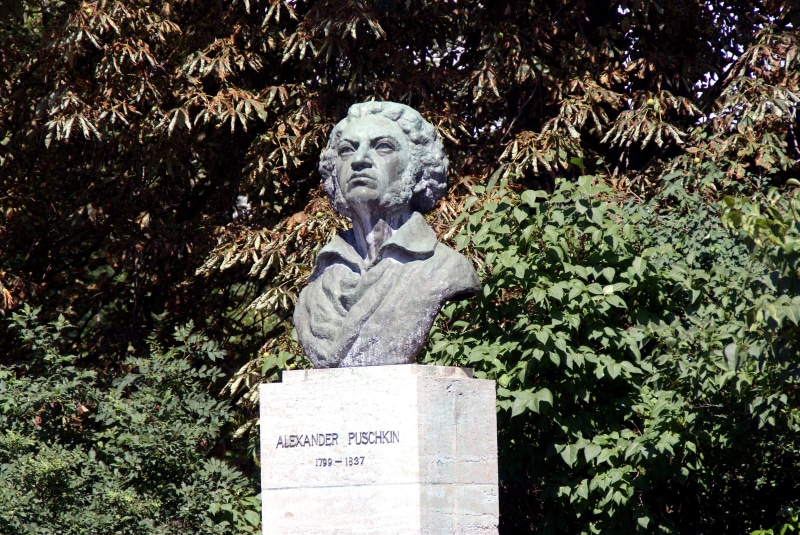 memorial, nature, statue, sculpture, text, representation, growth, human representation, history, no people, bronze, day, male likeness, plant, saxony