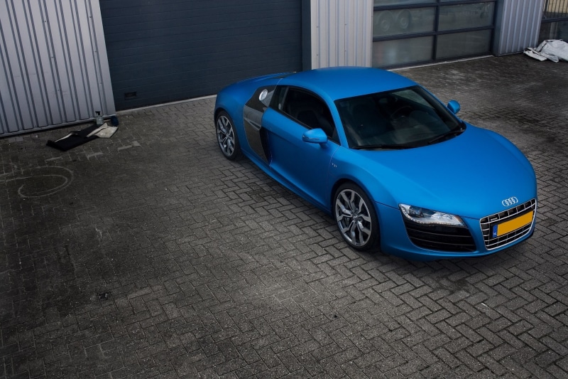 car, land vehicle, architecture, supercars, blue cars, city, stationary, vehicle, luxury, built structure, 1080P, Audi R8, street, parking, outdoors, garage