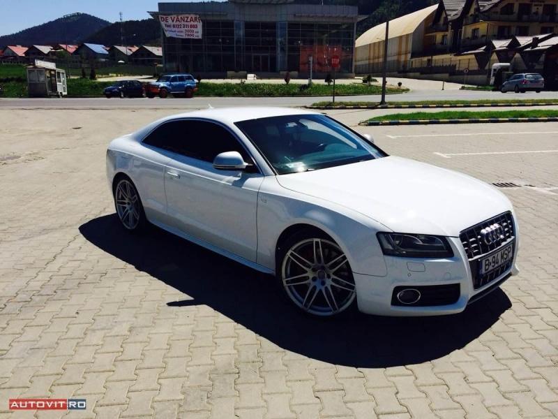 luxury, architecture, building exterior, white cars, Audi, motor vehicle, street, stationary, land vehicle, Audi RS5, city, building, vehicle, 480P, road