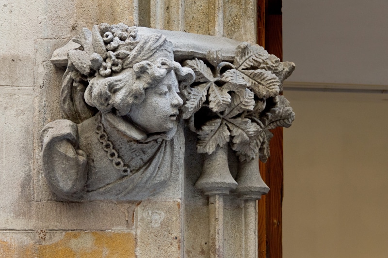 sculpture, day, female likeness, art and craft, decor, ornate, male likeness, angel, wall - building feature, built structure, human representation, architecture