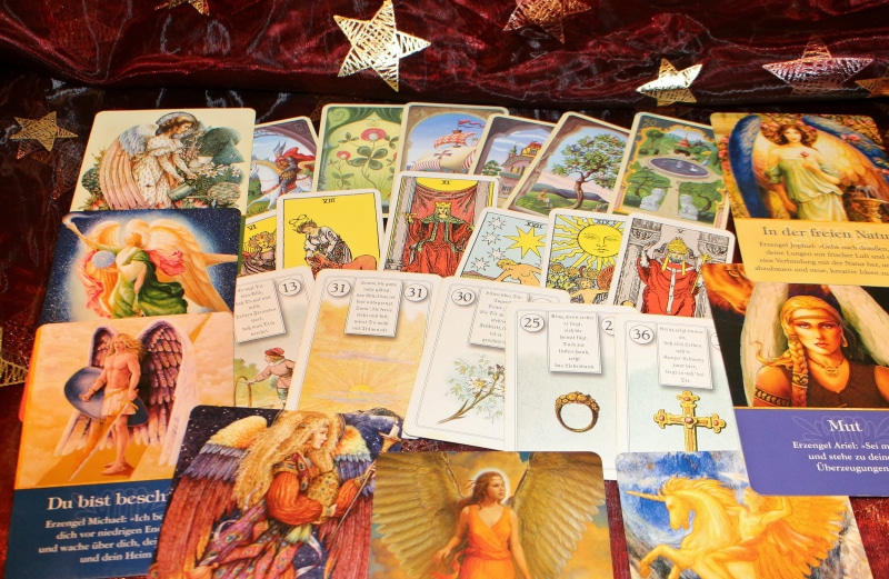 high angle view, choice, post, fortune teller, human representation, abundance, 4K, paper currency, male likeness, cards, spiritual, clairvoyance, playing cards