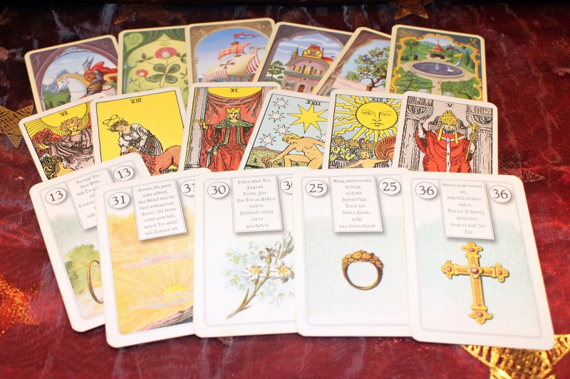 cards, assorted, paper, communication, variation, future interpretation, paper currency, fortune telling, male likeness, new age, fortune teller, large group of objects