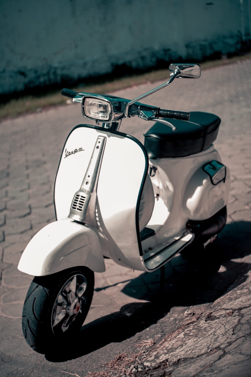 wheel, vespa, city, road, moped, land vehicle, transportation, no people, day, motorcycle, motor, focus on foreground, shadow, vesta, white, park, 5K