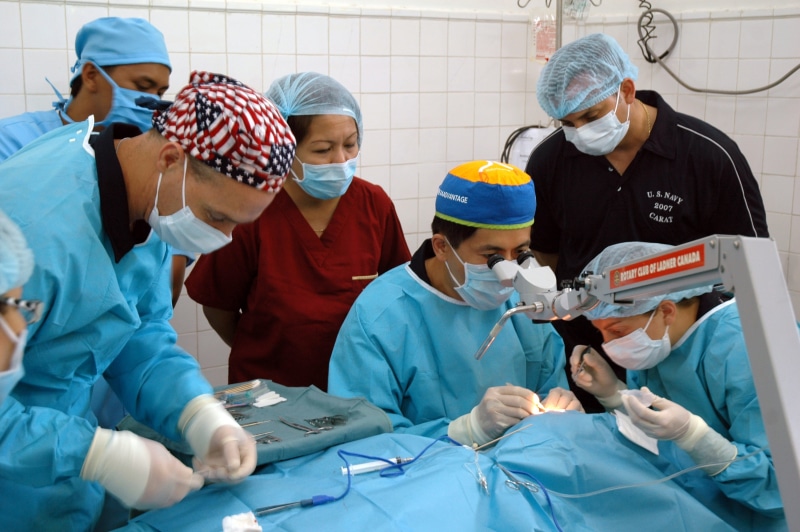 men, women, treatment, mature men, adult, nurses, healthcare worker, expertise, cooperation, hospital, eye, patient, surgical cap, surgery, 4K, protection
