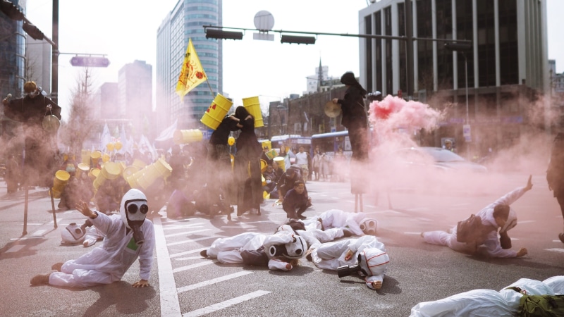 law, security, safety, communication, suits, aggression, 4K, street, clothing, real people, transportation, parade, city, pedestrian, zebra crossing, day