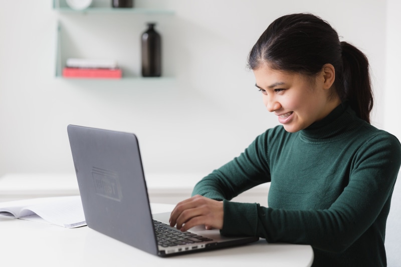 Business woman, communication, wireless technology, young adult, Student, using laptop, Emotion, Keyboard, 4K, technology, waist up, adult, Professional