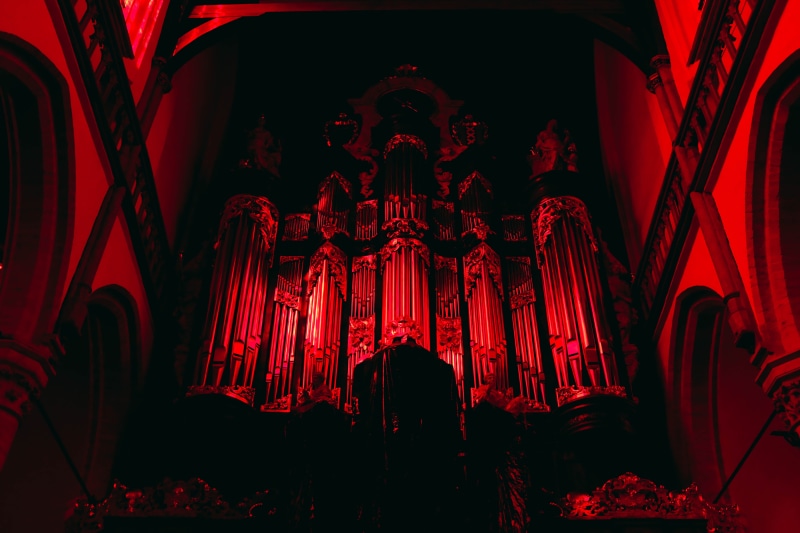 musical instrument, low angle view, majestueux, eglise, orgue, black, red, place of worship, architecture, music, gothic style, arts culture and entertainment