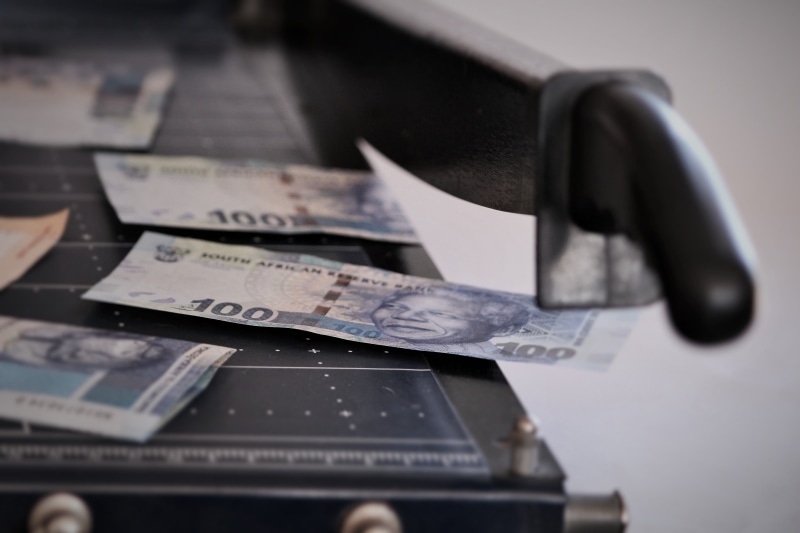 paper, wealth, banks, economy, recession, business, cutter, speculation, close-up, currency, technology, stock exchange, abundance, world economy, text