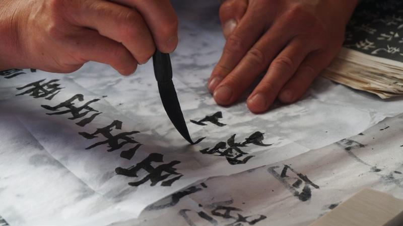 paper, ink, chinese character, holding, creativity, chinese, kunming, writing, close-up, 5K, indoors, non-western script, chinese writing, skill, finger