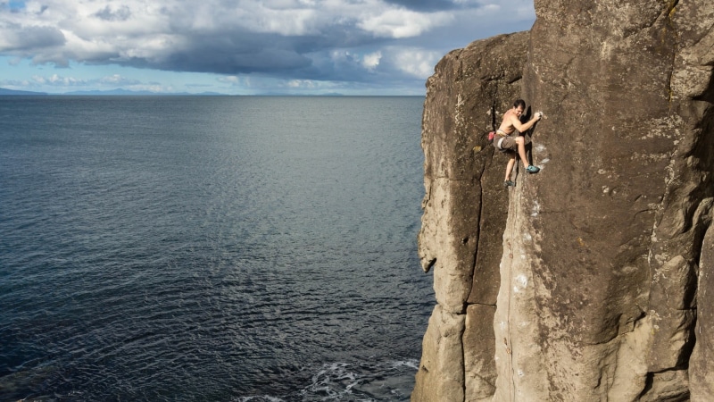 one person, rock, day, water, beauty in nature, rock - object, outdoors, scenics - nature, brown, 1080P, rock formation, rocky, leisure activity, real people