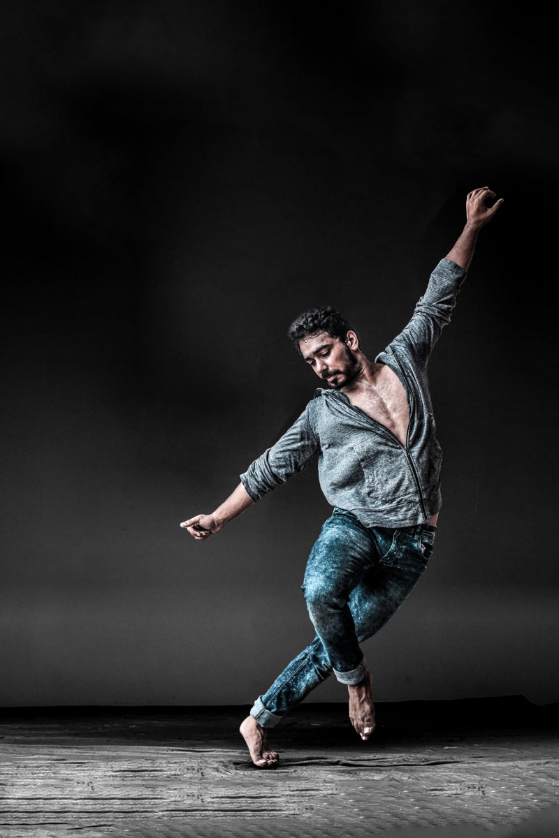 contemporary dance, wear, lifestyles, 4K, ballet dancer, studio, arms, dance, casual clothing, dance art, jeans, contemporary art, front view, young adult