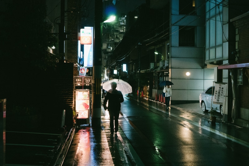 buildings, people, city, time, city life, umbrella, architecture, the way forward, night, illuminated, real people, men, rear view, light, street, rain