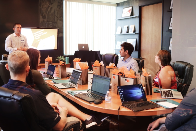 sitting, laptop, 5K, working, using laptop, group of people, teamwork, team, business, standing, indoors, males, monitor, display, pc, coworker, screen