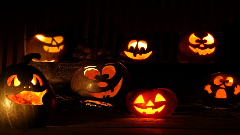 lantern, scary, anthropomorphic face, autumn, 1080P, art and craft, indoors, orange color, illuminated, food, food and drink, vegetable, anthropomorphic