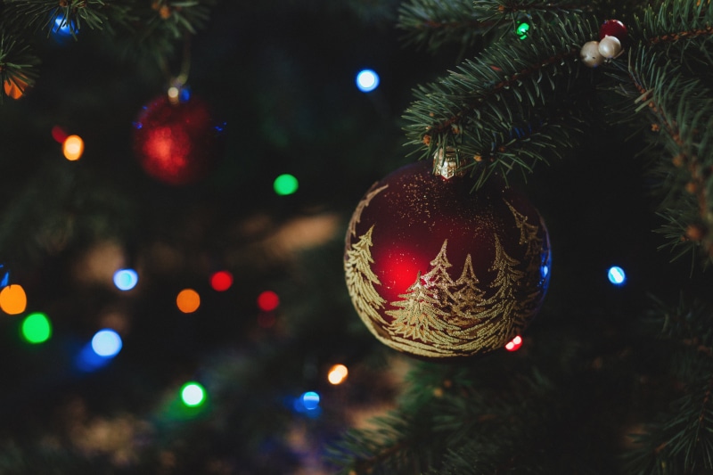 ornate, decoration, 5K, defocused, winter, branch, christmas, night, bauble, illuminated, red, celebration, decor, brown, celebration event, close-up