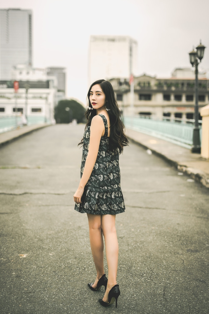portrait, asian, lifestyles, beauty, light, looking at camera, full length, lamp, focus on foreground, building exterior, hairstyle, city, built structure