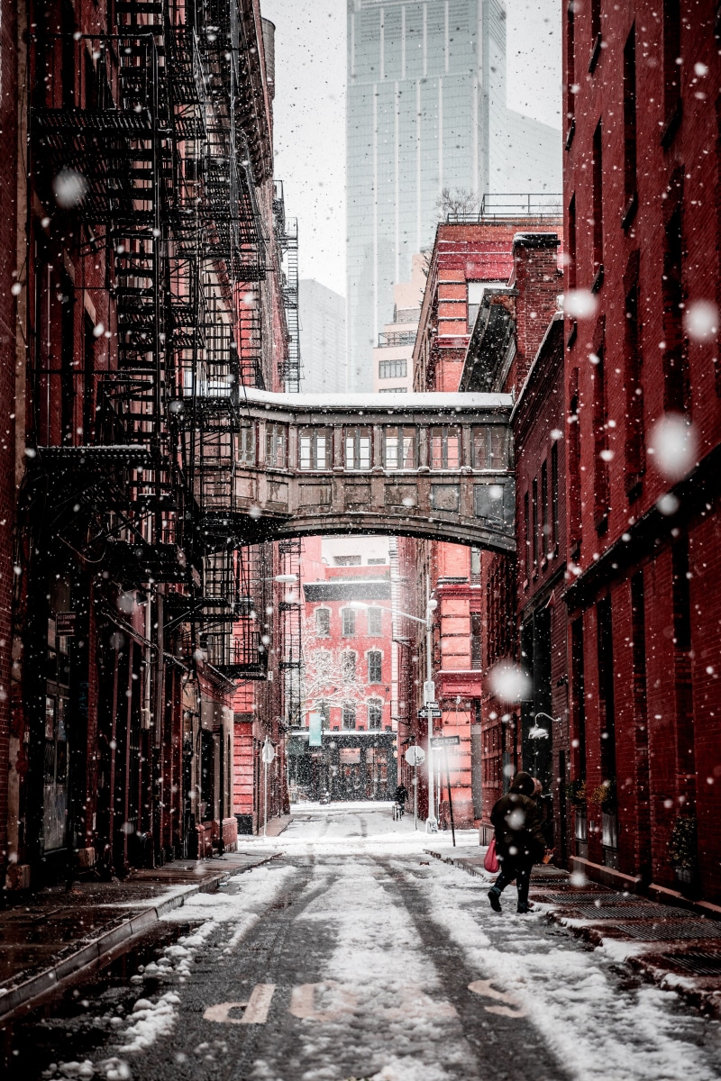 winter, incidental people, urban, outdoors, cold, direction, residential district, building exterior, building, white, real people, diminishing perspective