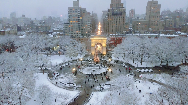 outdoors, nature, city, high angle view, architecture, new york city, washington square park, winter, christmas, illuminated, snow, built structure, snowing
