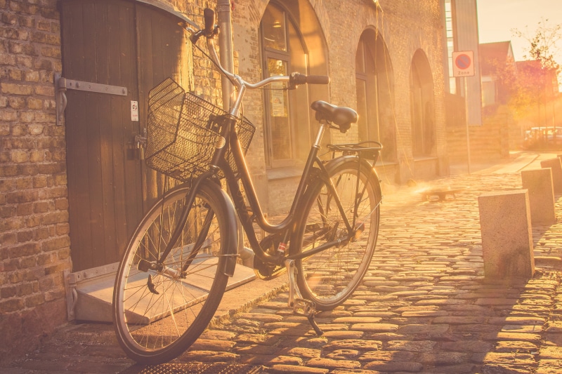bike, wheel, outdoors, old-fashioned, nature, urban, built structure, brick, mode of Transport, day, footpath, sunlight, city, land vehicle, urban Scene