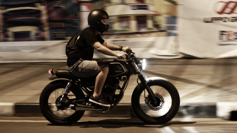 lifestyles, grey, helmet, blurred motion, crash helmet, mode of transportation, street, one person, travel, city, driving, city Life, outdoors, motorized vehicle riding