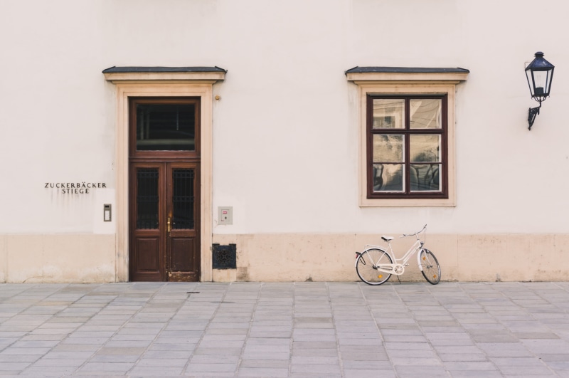 outdoors, wall - building feature, wall, facade, old, built Structure, bike, structure, street, day, land vehicle, painted, city, bicycle, black, cruiser
