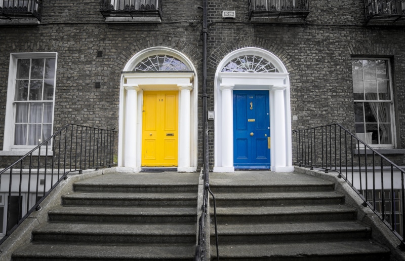 house, stairs, two, residential district, doorway, 5K, architecture, windows, door, the way forward, wall, steps and staircases, city, arch, building exterior
