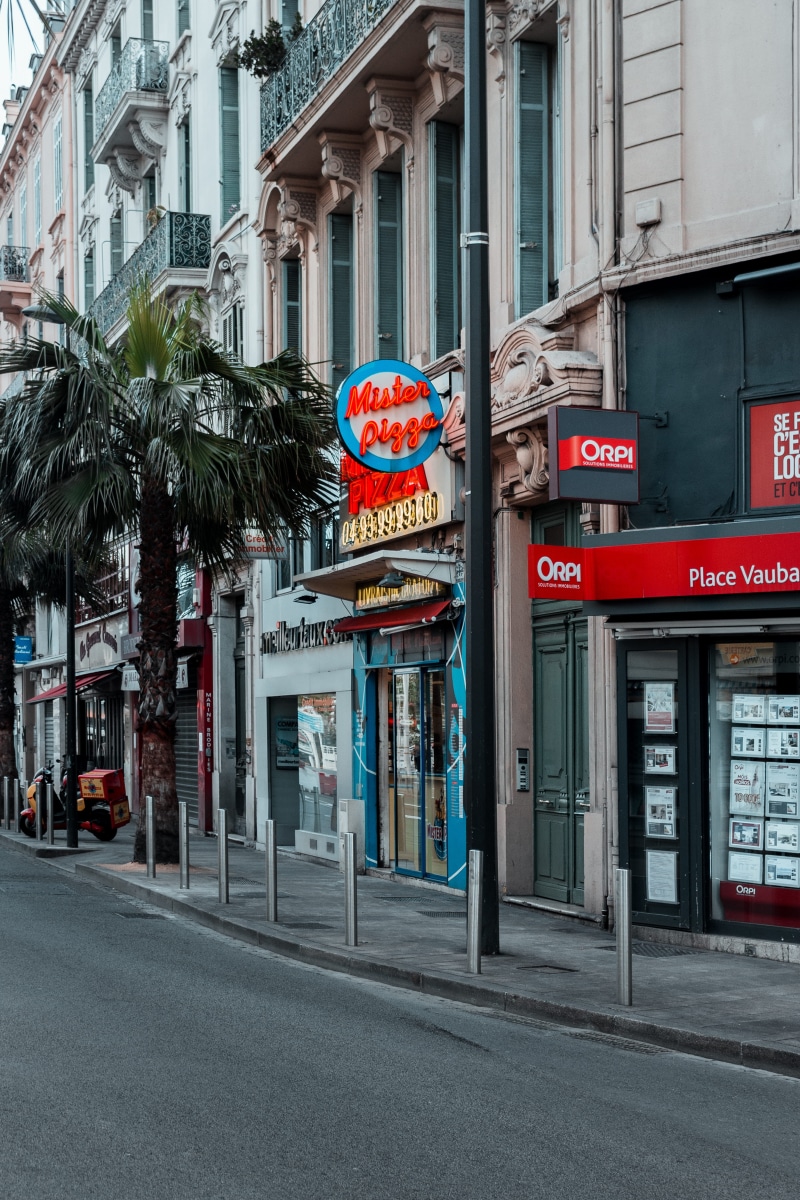 5K, human, plant, asphalt, direction, spoke, sign, building, daytime, nature, storefront, pedestrian, near, transportation, text, street, machine