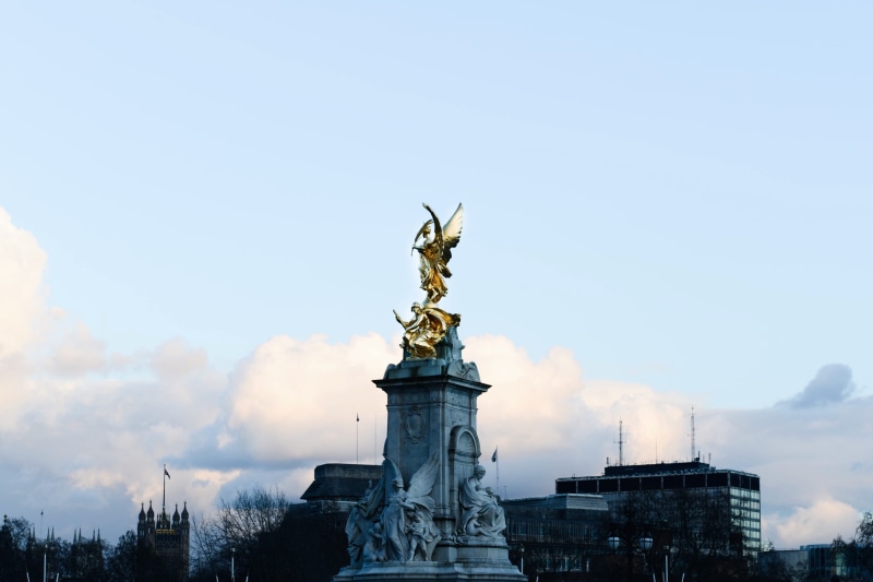 london, sky, memorial, monument, human representation, angel, gold, england, photography, building exterior, streets, statue, travel destinations, history