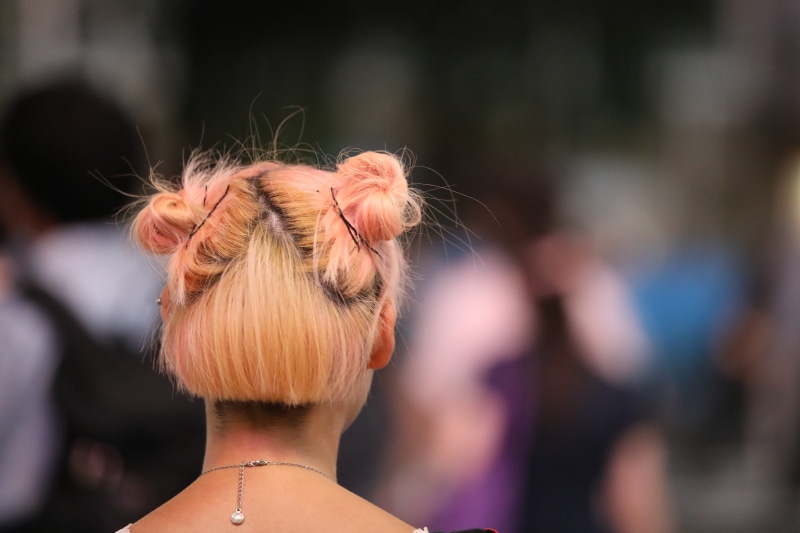 adult, hairstyle, close-up, blond hair, woman, lifestyles, hair bun, fashion, person, 5K, accessories, kid, real people, jewelry, japan, incidental people