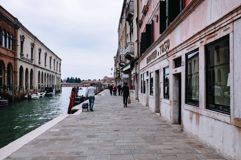 building Exterior, gondola - traditional boat, incidental people, 4K, Murano, Italy, venezia, Europe, river, cultivation, outdoors, italian, vacations