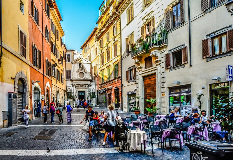 city, walking, real people, 2K, men, old, women, rome, building, lifestyles, large group of people, city life, window, people, age, lady, architecture