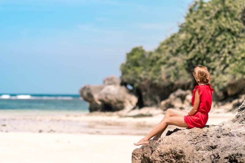 horizon over water, seashore, one person, style, leisure activity, scenics - nature, beach, beauty in nature, hairstyle, woman, day, water, seaside, daytime