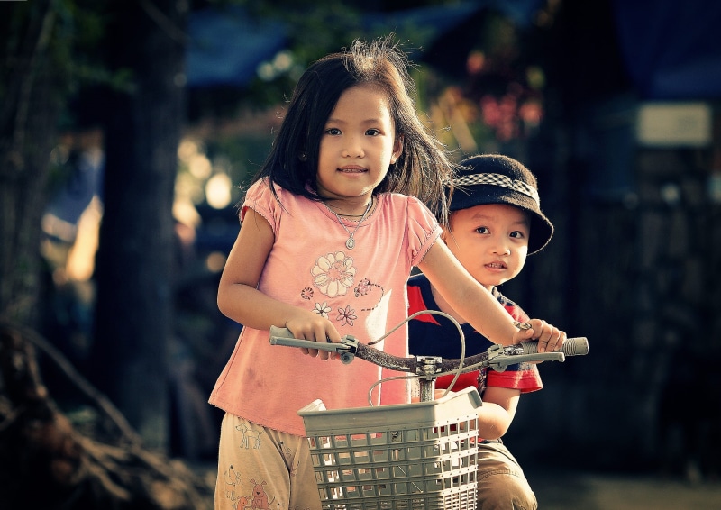 friends, lifestyle, teaching, girl, preschooler, summer, parent, wearing, woman, focus on foreground, together, togetherness, female, gray, girls, fun