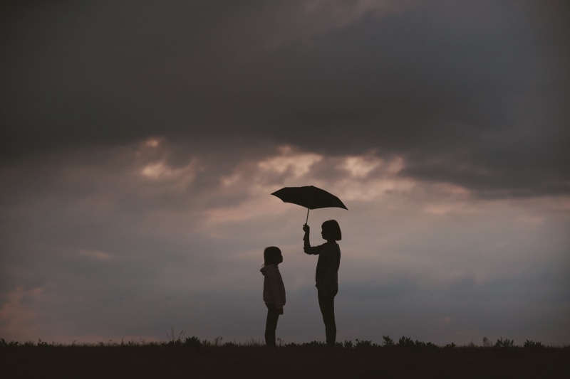nature, daughter, care, adult, positive emotion, family, bonding, mother, 5K, standing, umbrella, leisure activity, men, women, two people, beauty in nature