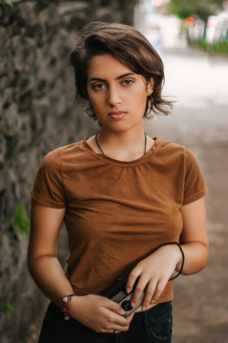blur, style, standing, portrait, brown, female, adult, attractive, real people, looking, beauty, front view, girl, pretty, casual clothing, fashionable
