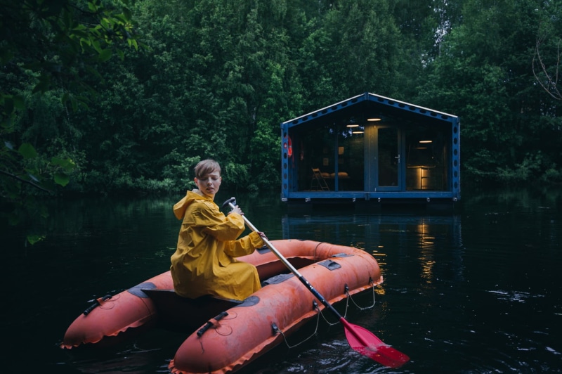 river, yellow raincoat, nature, 720P, lake, forest, cabin