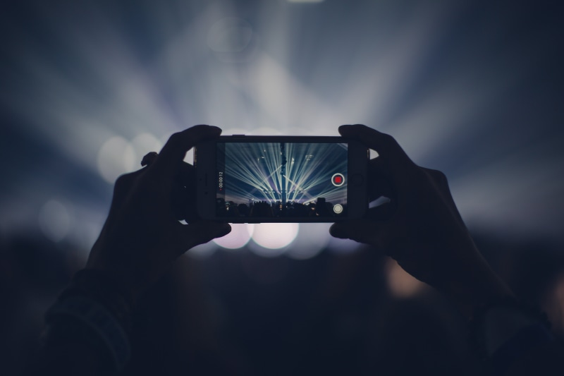 gadgets, hold, person, photography themes, bokeh, camera - photographic equipment, 5K, one person, filming, hand, human hand, focus, portable information device