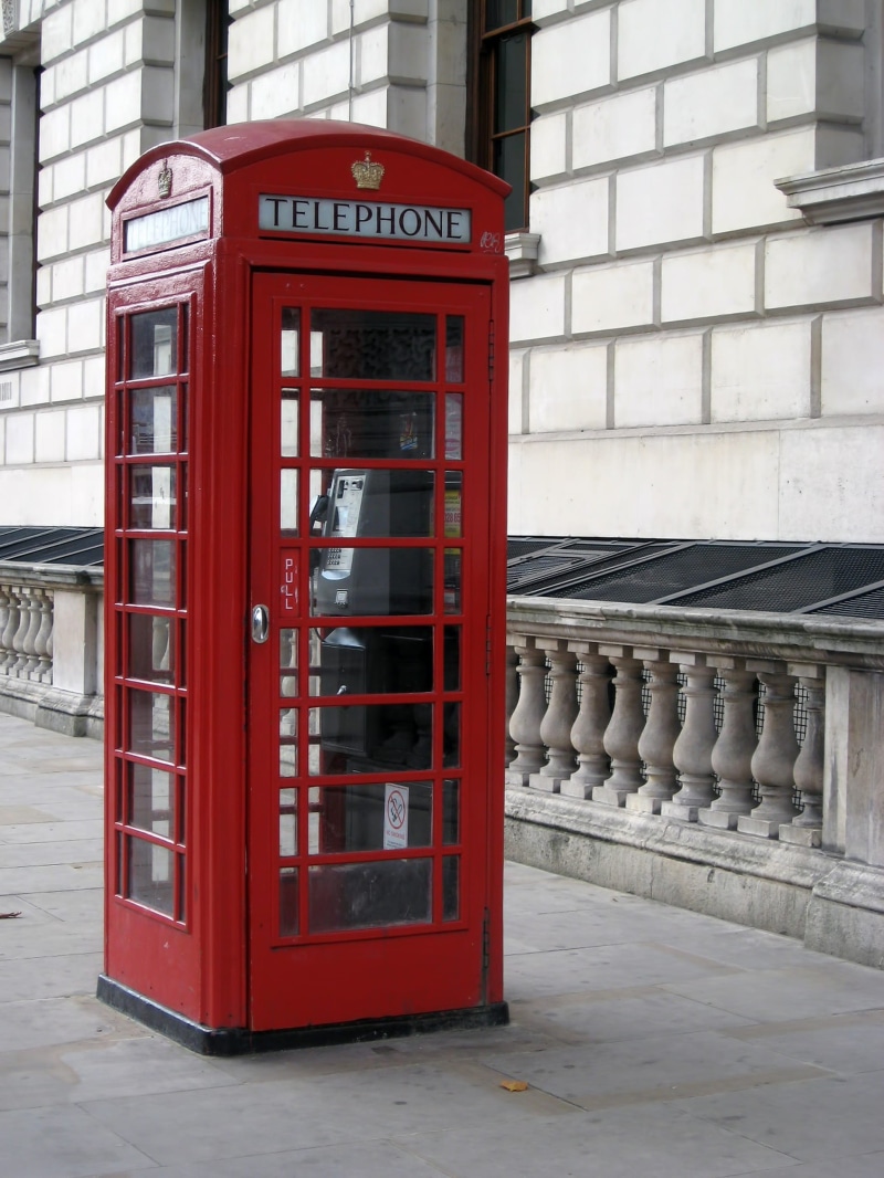 building, day, old-fashioned, 2K, global communications, western script, london, Red, urban Scene, british Culture, beside, telecommunications equipment
