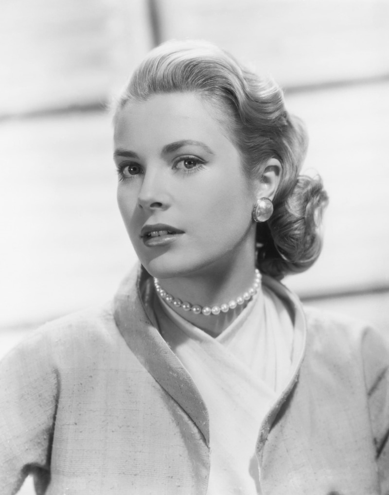 females, young adult, jewelry, pearl jewelry, beautiful woman, movies, famous, individuality, necklace, actress, close-up, adults only, adult, grace kelly