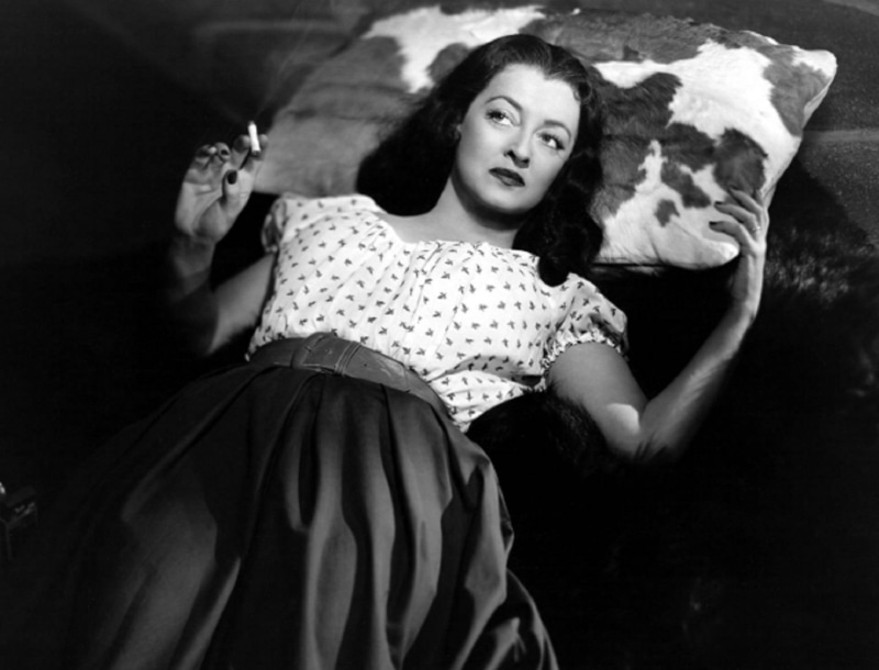 indoors, retro styled, old-fashioned, holding, monochrome, contemplation, clothing, people, hollywood, bette davis, studio, black background, actress, beauty