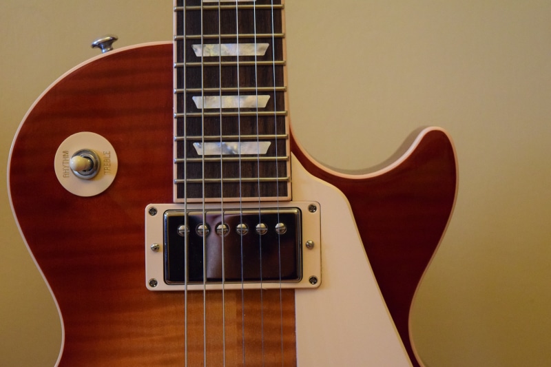 arts culture and entertainment, brown, arts And Entertainment, music, gibson, electric, no people, musical Instrument, studio shot, string, instrument