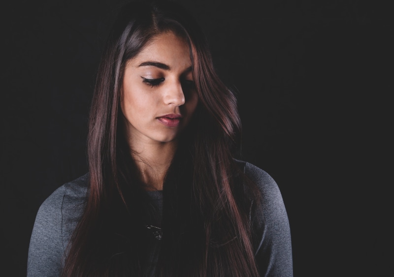 young Women, beautiful, hair, teenager, wearing, beautiful woman, real people, front view, lifestyles, long, sleeved, long Hair, brunette, grey, neck, 5K
