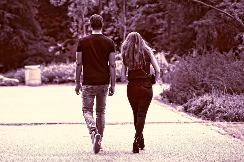 young women, 5K, couple - relationship, tree, activity, casual clothing, full length, together, plant, togetherness, direction, hairstyle, from behind